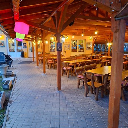 Grill Terasz Etterem Es Szallashely Mezőkövesd Exteriér fotografie