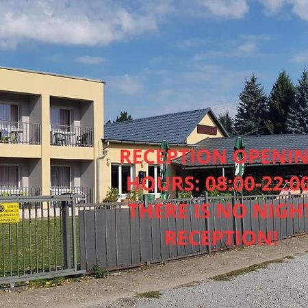 Grill Terasz Etterem Es Szallashely Mezőkövesd Exteriér fotografie