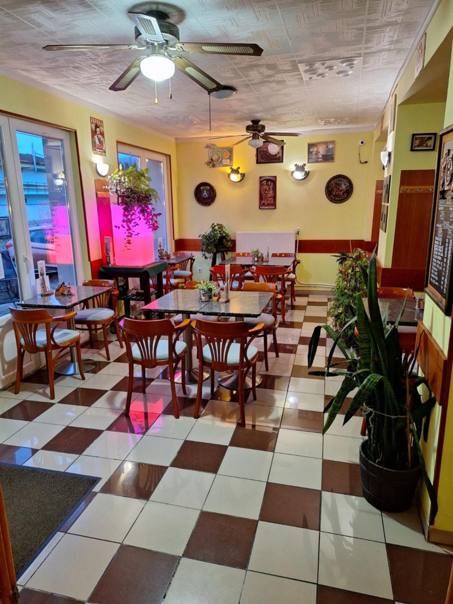 Grill Terasz Etterem Es Szallashely Mezőkövesd Exteriér fotografie