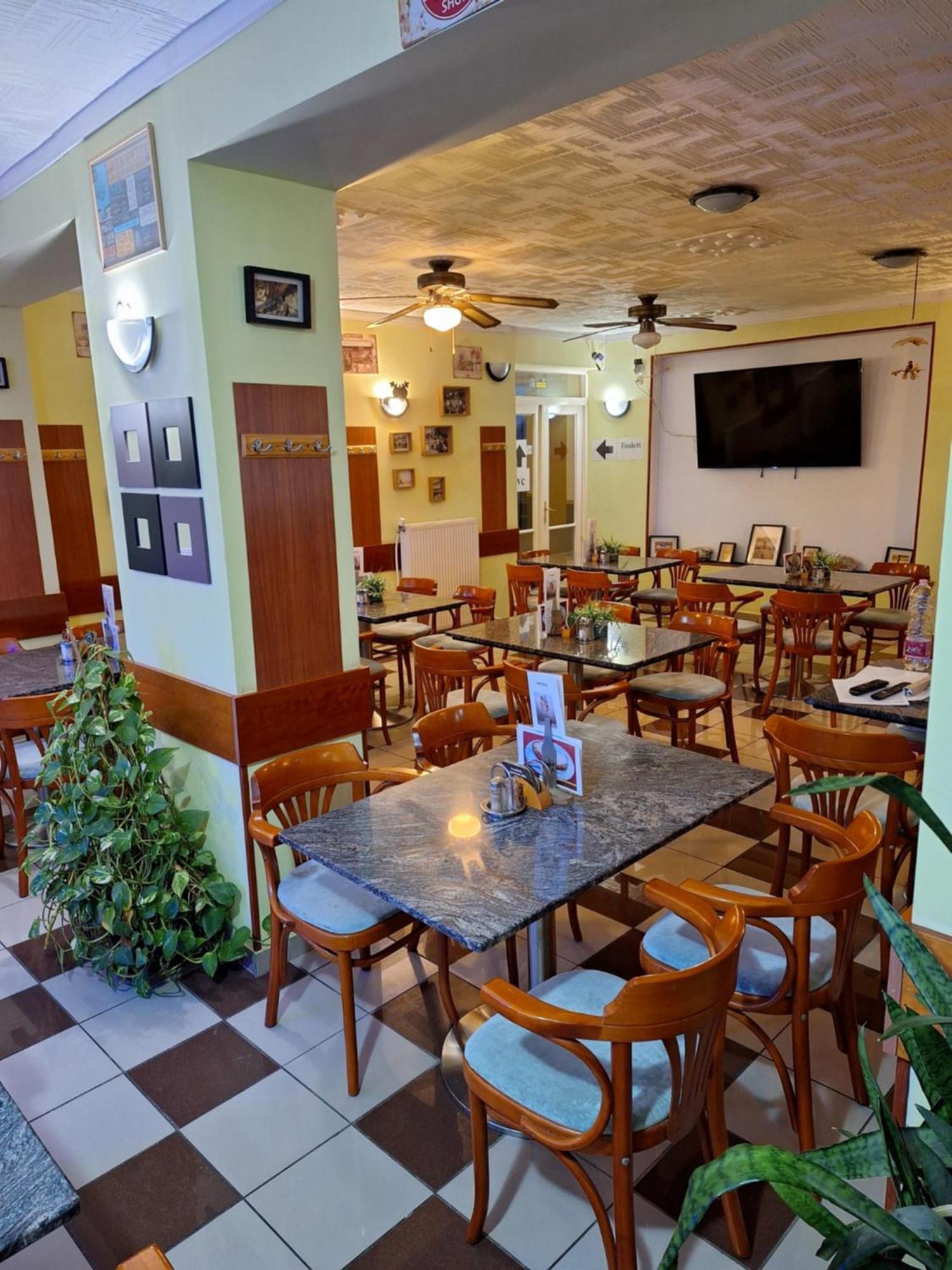 Grill Terasz Etterem Es Szallashely Mezőkövesd Exteriér fotografie