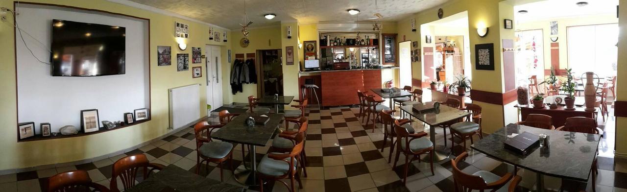 Grill Terasz Etterem Es Szallashely Mezőkövesd Exteriér fotografie